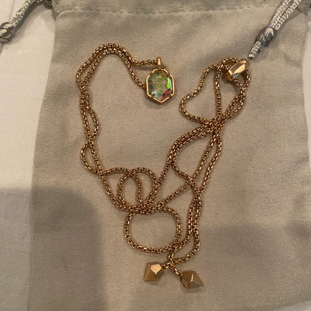 Kendra Scott necklace